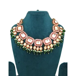 Conjunto de Gargantilla de Aleación Kundan Polki con Esmalte Rojo y Cuentas Verdes, Bañado en Oro de 24k, Ideal para Novias y Joyería Fina, Regalo Perfecto - Product Image 3