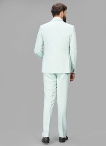 Costume ajusté bleu ciel de haute qualité pour les conférences d'affaires, les présentations et les rassemblements formels, disponible à la vente - Product Image 2