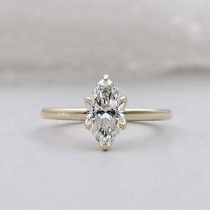 Anillo de Compromiso Solitario Marquise con Diamante Cultivado en Laboratorio Certificado por IGI, Engaste de 6 Puntas - Product Image 1