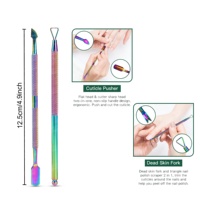 Pousse-cuticules en acier inoxydable personnalisé en couleur et en design, à double extrémité, réutilisable, outil de manucure pour usage professionnel