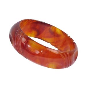 Brazalete de resina de lujo con detalles de diseño tallado incrustados Joyería hecha a mano Ideal para ropa de noche y trajes de fiesta - Product Image 2