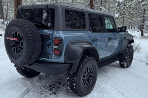 Ford Bronco Raptor AWD Coupé Turbo 2023 d'occasion, cuir, faible kilométrage, boîte automatique, conduite à gauche, couleur foncée, état neuf - Product Image 3