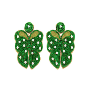 Boucle d'oreille en forme de cactus brodée de perles avec un look personnalisable et un design artisanal à la mode - Product Image 2