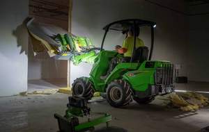 Mini Cargadora de Ruedas AVANT E527 EPA con Motor Kohler, Bomba Hidráulica, Rodamiento de Motor, Bomba y Engranaje - 1 Año de Garantía, 13.8kW de Potencia - Product Image 3