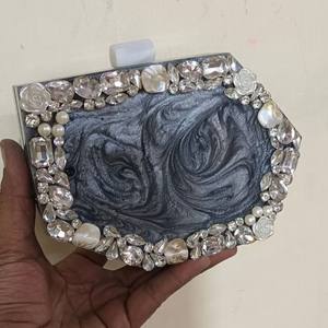 กระเป๋าคลัทช์สำหรับผู้หญิงทำด้วยมือสไตล์แฟชั่นงานแฮนด์เมดประดับเพชรกระเป๋างานแต่ง Gulf UAE qatar - Product Image 4