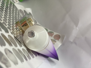 Etiqueta Autoadhesiva de Aluminio Plateado para Tubos de Pasta de Dientes, Protector Solar, Cosméticos y Productos Farmacéuticos - Product Image 5
