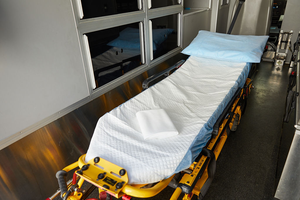 Kit de roulement chirurgical jetable avec feuille de table feuille de tirage et couverture d'accoudoir taies d'oreiller de tête avec feuille de levage - Product Image 5