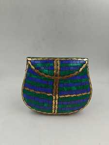 Sacs en métal mosaïque multicolore de couleurs rose et bleu idéal pour la revente par les magasins d'accessoires de mode - Product Image 4