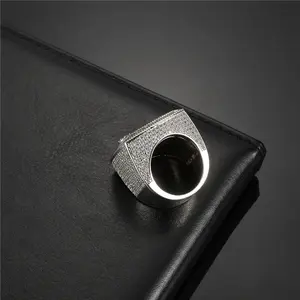 Bague en laiton hip-hop élégante plaquée or 18 carats sertie de zirconiums cubiques glacés, bijoux de fête pour hommes en gros et à bas prix - Product Image 3