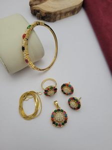 Conjunto de Collar con Colgante de Perla y Latón Premium con Pulsera y Anillos para Mujer, Estilo Casual/Deportivo para Oficina y Fiestas Universitarias - Product Image 4