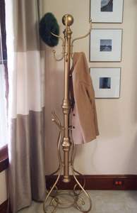 Modern, rose gold metal <b>coat</b> <b>stand</b>, <b>slim</b> branch design, available at wholesale prices. - Product Image 4