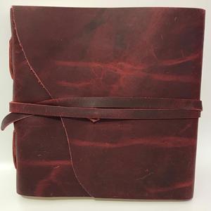 Les revues en cuir de traction à l'huile d'agate sur mesure célèbrent l'artisanat et la durabilité. Idéal pour un usage personnel - Product Image 1