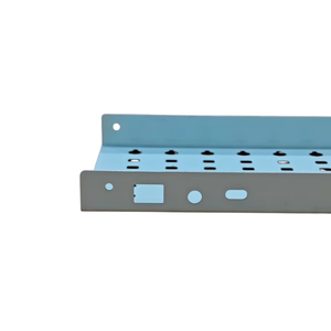 Pièce fabriquée en tôle avec découpes flexion et revêtement en poudre pour le montage de couvercles de système de panneaux électriques dans les armoires - Product Image 6