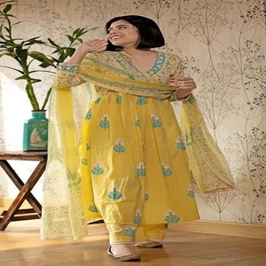 ออกแบบ Kurti สไตล์อินเดียในรูปแบบการแต่งกายยาวในสีที่แตกต่างและการทำงาน - Product Image 2