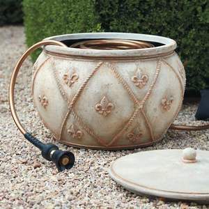 Pot à tuyaux en aluminium robuste avec finition sculptée à la main, design moderne et luxueux pour tuyaux de jardin lourds, rangement extérieur sans désordre - Product Image 5