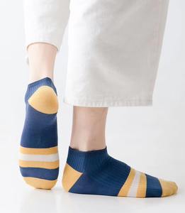 Calcetines de algodón personalizables al por mayor para mujer, multicolor, antideslizante, bajo MOQ, color sólido, diseño de logotipo personalizado - Product Image 3