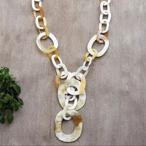 Collar de cuerno de búfalo y buey Natural de alta calidad con estilo cristiano religioso de diamantes Venta caliente para fiestas y regalos - Product Image 1