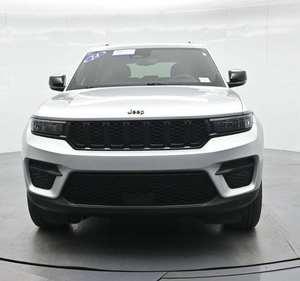 Jeep Grand Cherokee Altitude X AWD 2024 Usado, Automático, R19, Cuero Oscuro, Volante a la Izquierda, ACC, SUV, Techo Solar - Product Image 1