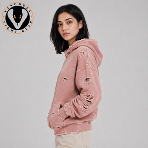 Sweat à capuche premium pour femme, effet usé, tissu doux, confort décontracté et détails vintage pour les styles modernes, décontractés et streetwear. - Product Image 5