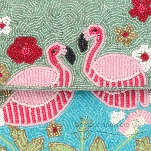 Borsa con perline realizzata a mano Design fenicotteri rosa | Borsa di tendenza ricamata a mano artigianale | Design ispirato al Designer - Product Image 6