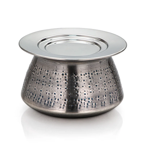 Design arabe créatif sous les bols de chocolat et de dattes émaillés et les bols de noix - Product Image 1