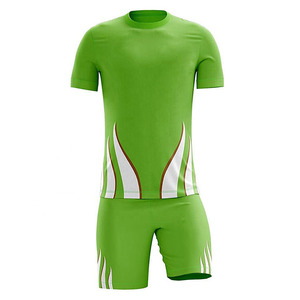 Uniforme de football à manches courtes confortable pour hommes, haute qualité, logo personnalisé, design personnalisé, impression par transfert thermique, OEM - Product Image 1