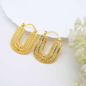 Boucles d'oreilles en laiton plaqué or 18 carats faites à la main en forme de U Style indien exotique unique pour filles femmes pour les fêtes Tribal - Product Image 4