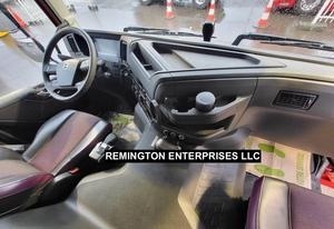 Camion lourd Volvo FMX 420 8X4 Diesel 451-500 ch Euro 5 Neuf Conduite à Gauche Transport Routier Transmission Automatique Diesel 2023 - Product Image 2
