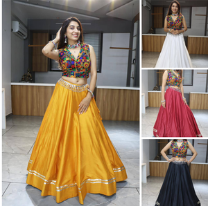 Designer lehenga choli de couleur jaune doré en tissu de coton rayonne avec un travail uni Gota Patti et Kali pour la collection Navratri - Product Image 5