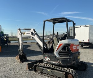 Mini-excavatrice Bobcat E50, mini-excavatrice abordable pour travaux d'aménagement paysager, de construction et de petits projets, à vendre - Product Image 2