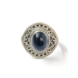 Bague en argent sterling 925 au design ethnique avec pierre précieuse ovale en onyx, bijoux oxydés pour femmes, à porter pour les occasions de mariage et de fête - Product Image 1