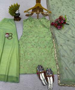 Robe de mariée élégante Kanchipuram avec imprimé à carreaux traditionnels et broderie Zari complexe vêtements de mariage en coton Kurta - Product Image 3