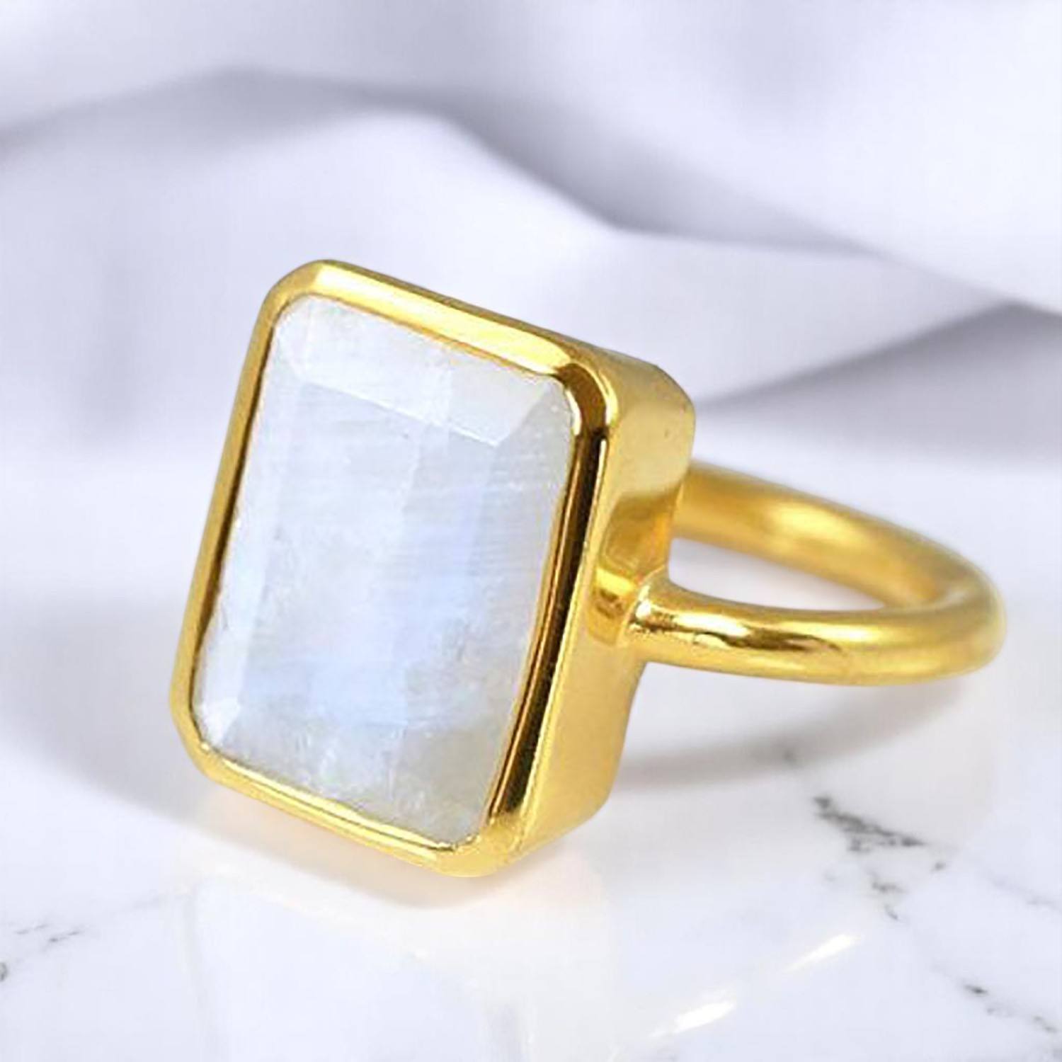 มูนสโตนสีรุ้ง