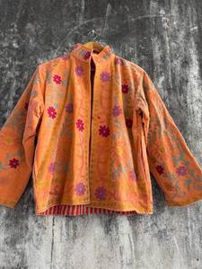 Chaqueta de terciopelo de diseñador con adornos Suzani – Abrigo de mujer bohemio de lujo bordado a mano y colorido - Product Image 1