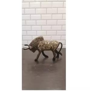 Sculpture de cheval moderne de qualité durable Sculpture en métal personnalisée élégante pour la décoration de table de bureau à domicile - Product Image 3