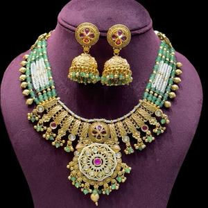 Hermoso conjunto de collar de diseñador de aspecto de piedras chapadas en oro de primera calidad con pendientes para colección de ropa de boda para mujer - Product Image 1