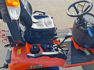 Tractor compacto para césped Kubota BX261 - Product Image 3