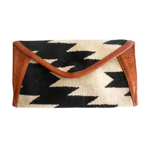 Hot Selling Mooie Handgemaakte Reizende Dhurries Clutches Met Echt Lederen Tas