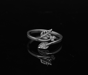 Anillo con motivo de hoja de diamante natural de oro rosa de 14 quilates con acento floral en un diseño artístico delicado para un estilo elegante inspirado en la naturaleza - Product Image 3