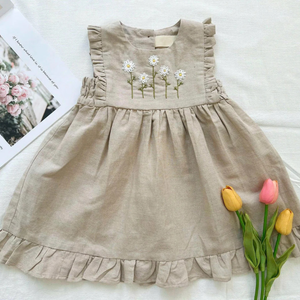 Robe brodée à la main en lin doux pour bébé fille Style décontracté pour le premier anniversaire des tout-petits OEM Made in Vietnam - Product Image 1