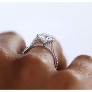 Bague en diamant taille ronde en or massif 10 carats bague de mariage en diamant cultivé en laboratoire bague de fiançailles en diamant coupe ronde pour respectueux de l'environnement - Product Image 3