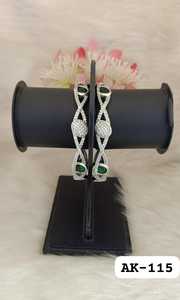 Bracelets AD uniques faits à la main belle tenue de mariée pour les occasions spéciales des femmes comme le mariage ensemble de bijoux à la mode - Product Image 2