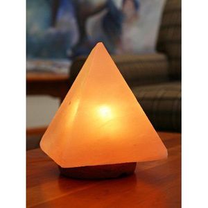 Lámpara de sal piramidal Jesy Himalayan Luxe, técnica tallada para un ambiente sereno en el hogar y el espacio de trabajo - Product Image 2