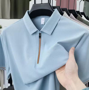 Collection d'été de luxe OEM pour homme : Polo à demi-manches avec fermeture éclair, en tissu tricoté de soie, motif imprimé décontracté chic sur le devant - Product Image 2