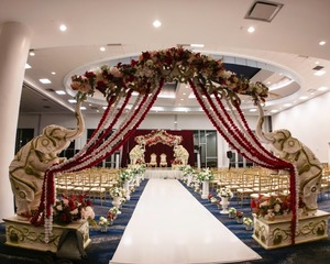 Escenario DE BODA Royal Maharaja con estatuas de elefante Configuración de escenario de boda de lujo indio tradicional Escenario DE BODA floral dorado - Product Image 5