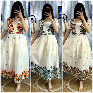 Lanzamiento de Super Hit Collection, Diseñador Kora Algodón con hilo multicolor trabajo Midi Dress. Una hermosa mezcla de elegancia - Product Image 1