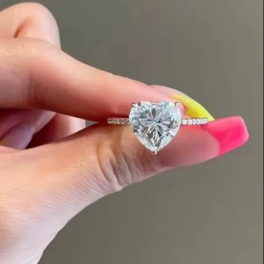 Cincin Moissanite bentuk hati 1.35 karat, cincin pertunangan Halo tersembunyi gaya Vintage, cincin berlian hati