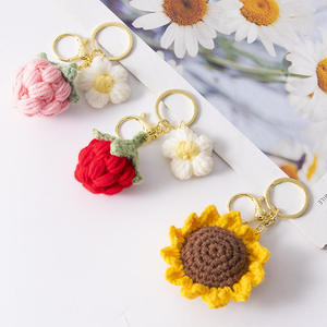 Nouveau Porte-clés Créatif en Coton au Crochet Fraise Tournesol, Pendentif Exquis Fait Main pour Couples, Élégant Cadeau à Suspendre - Product Image 1