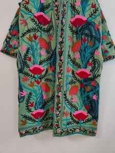 Abrigo Largo Verde de Lino Suzani, Chaqueta Bordada Boho Hecha a Mano, Kimono Bohemio de Lujo, Abrigo Largo para Festivales - Product Image 4