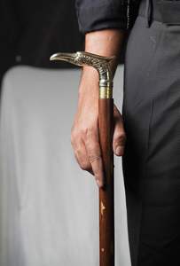 Canne en bois de haute qualité avec poignée en métal fait à la main directement en usine en gros - Product Image 1